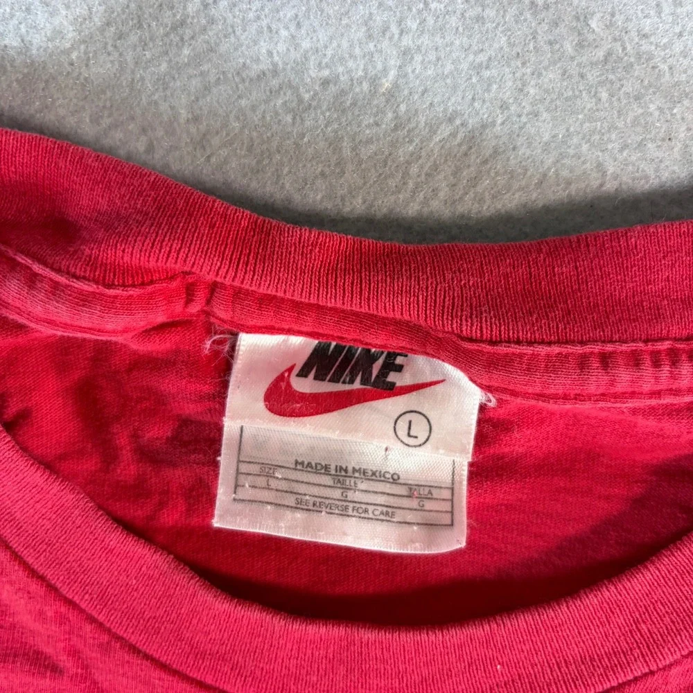 90's Nike Mens Large Red Short Sleeve Embroidered Swoosh T-Shirt Vintage Style L